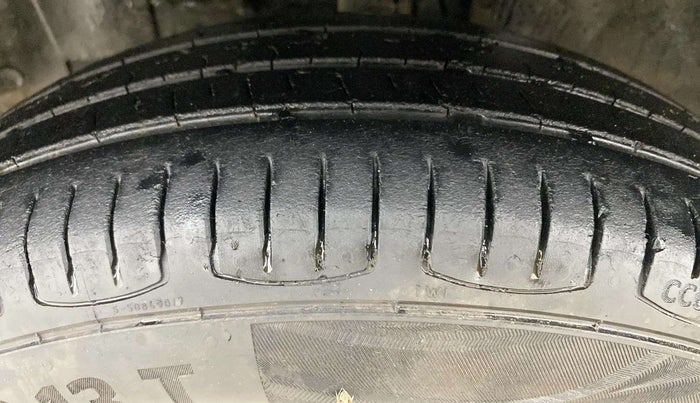 2019 Renault Kwid CLIMBER 1.0, Petrol, Manual, 1,06,848 km, Left Front Tyre Tread