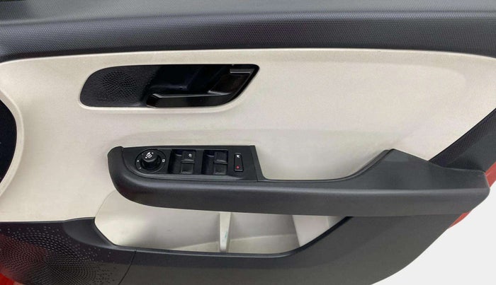 2022 Tata ALTROZ XM PLUS DIESEL, Diesel, Manual, 48,656 km, Driver Side Door Panels Control