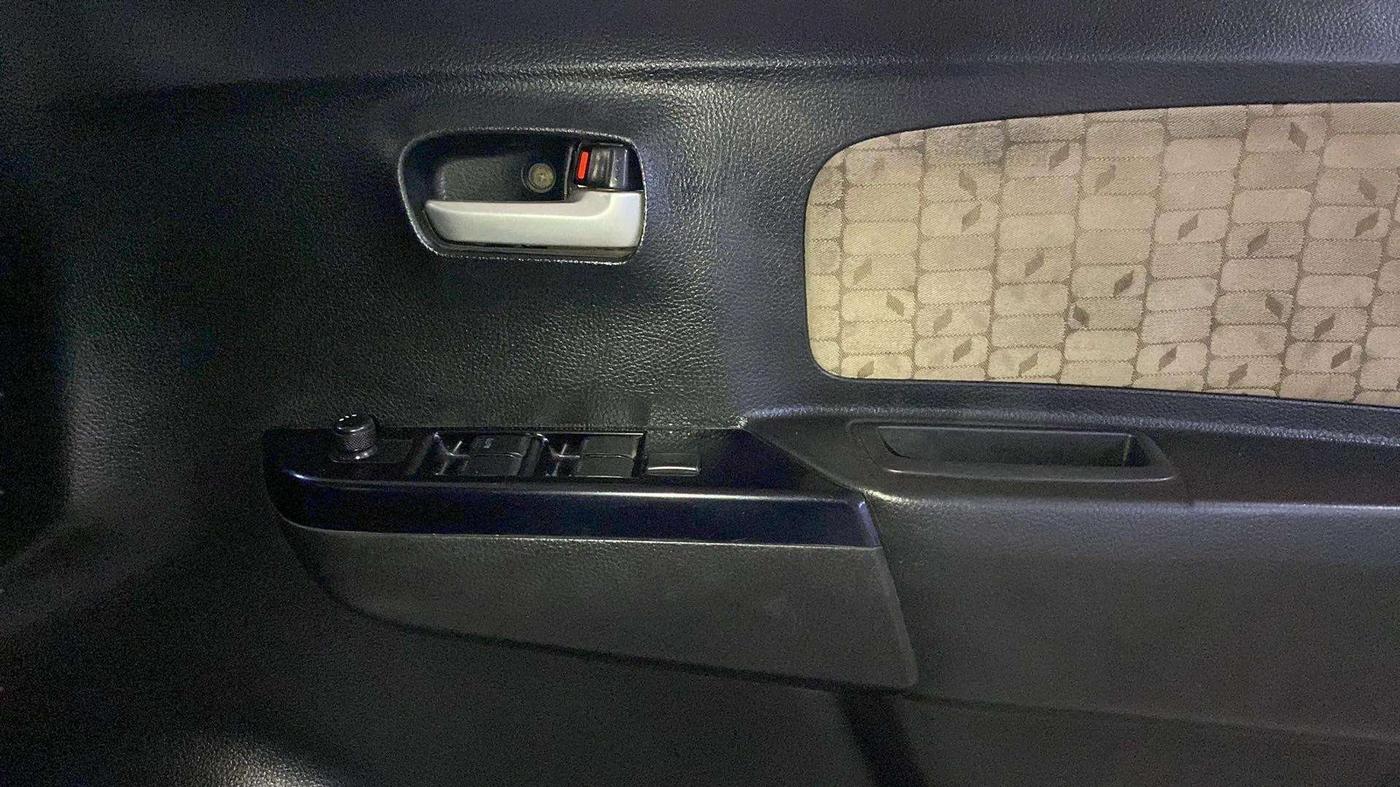 2018 Maruti Wagon R 1.0 VXI, Petrol, Manual, 31,581 km, Driver Side Door Panels Control