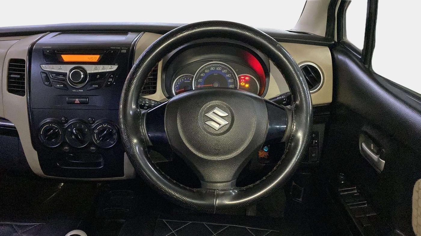 2018 Maruti Wagon R 1.0 VXI, Petrol, Manual, 31,581 km, Steering Wheel Close Up