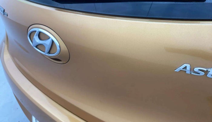 2013 Hyundai Grand i10 ASTA AT 1.2 KAPPA VTVT, Petrol, Automatic, 94,859 km, Dicky (Boot door) - Handle has minor damage