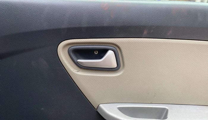 2015 Maruti Alto K10 VXI, CNG, Manual, 87,886 km, Driver Side Door Panels Control