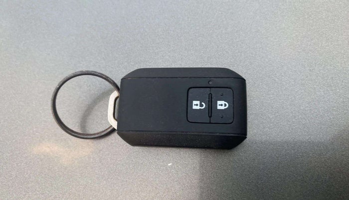 2021 Maruti Baleno ZETA PETROL 1.2, Petrol, Manual, 39,444 km, Key Close Up