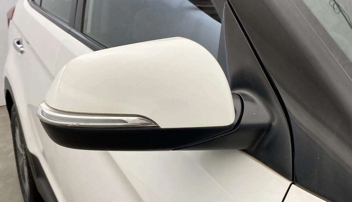 2017 Hyundai Creta SX PLUS AT 1.6 PETROL, Petrol, Automatic, 98,252 km, Right rear-view mirror - Indicator light has minor damage