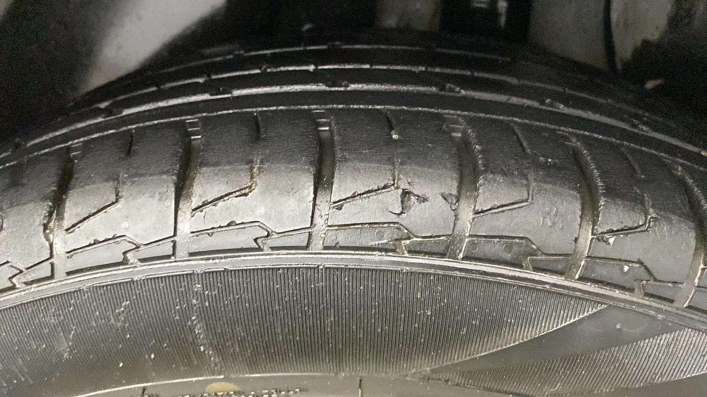2017 Hyundai Creta SX PLUS AT 1.6 PETROL, Petrol, Automatic, 98,252 km, Right Rear Tyre Tread