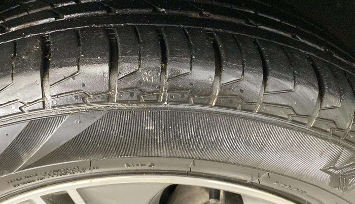 2017 Hyundai Creta SX PLUS AT 1.6 PETROL, Petrol, Automatic, 98,000 km, Right Front Tyre Tread