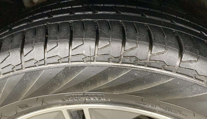 2017 Hyundai Creta SX PLUS AT 1.6 PETROL, Petrol, Automatic, 98,000 km, Left Rear Tyre Tread