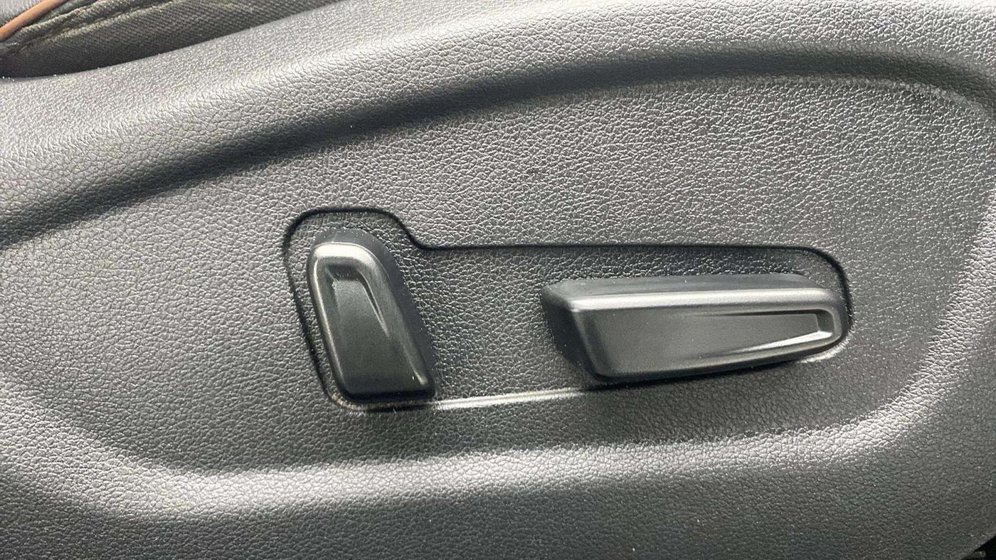2021 Hyundai ALCAZAR PLATINUM 1.5 MT 7STR, Diesel, Manual, 80,363 km, Driver Side Adjustment Panel