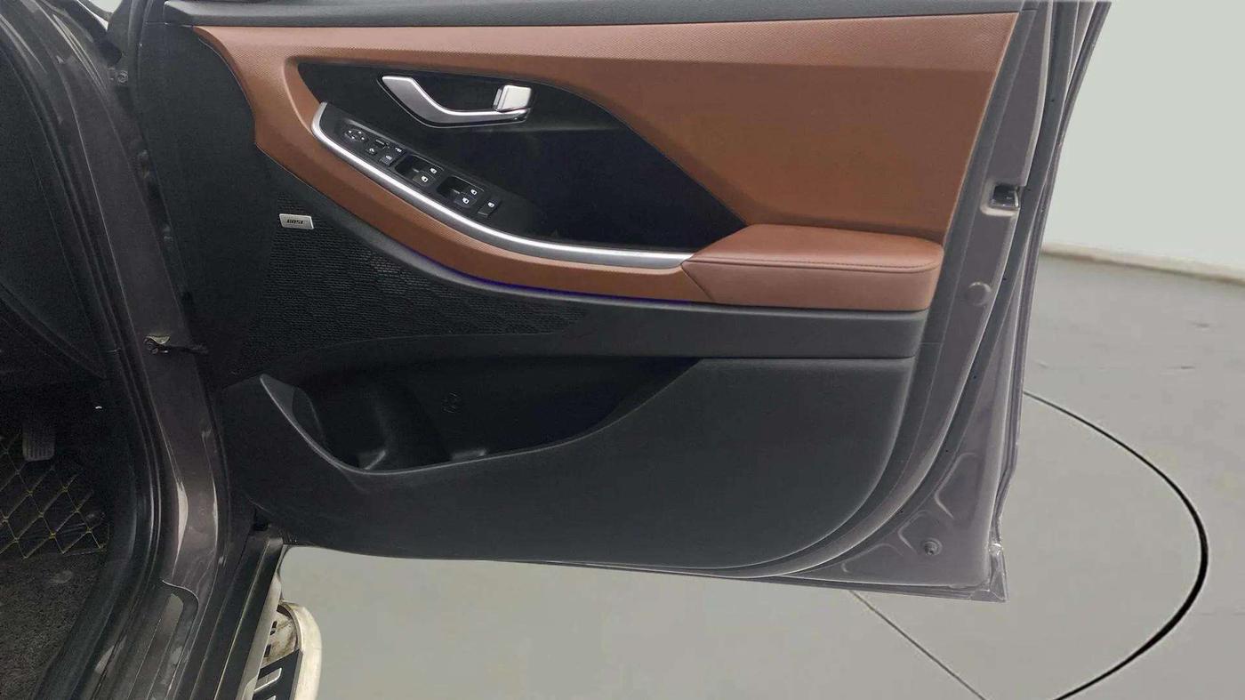 2021 Hyundai ALCAZAR PLATINUM 1.5 MT 7STR, Diesel, Manual, 80,363 km, Driver Side Door Panels Control