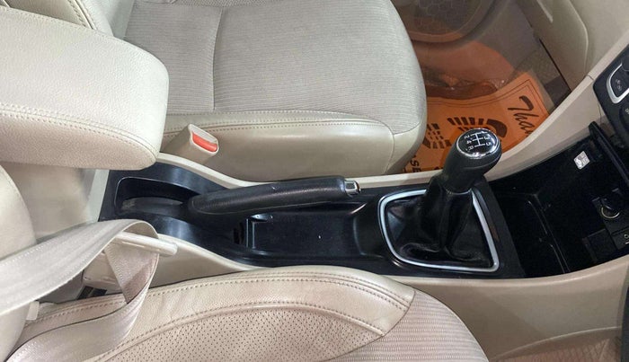 2014 Maruti Ciaz ZXI, Petrol, Manual, 57,105 km, Gear Lever