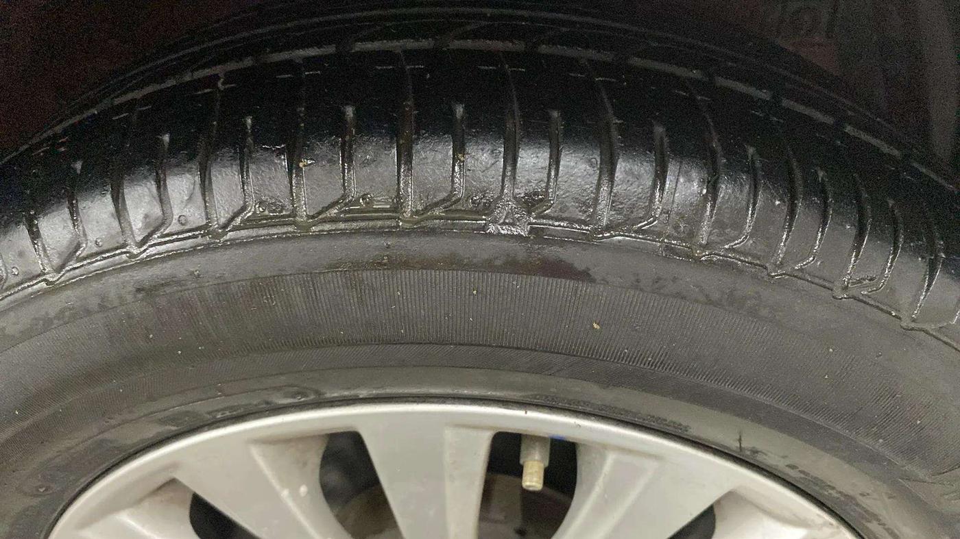 2014 Maruti Ciaz ZXI, Petrol, Manual, 57,105 km, Right Front Tyre Tread