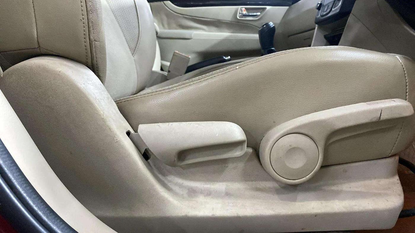 2014 Maruti Ciaz ZXI, Petrol, Manual, 57,105 km, Driver Side Adjustment Panel