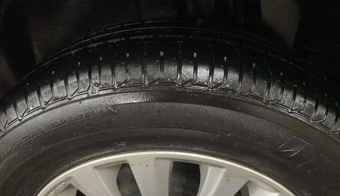 2014 Maruti Ciaz ZXI, Petrol, Manual, 57,105 km, Left Rear Tyre Tread