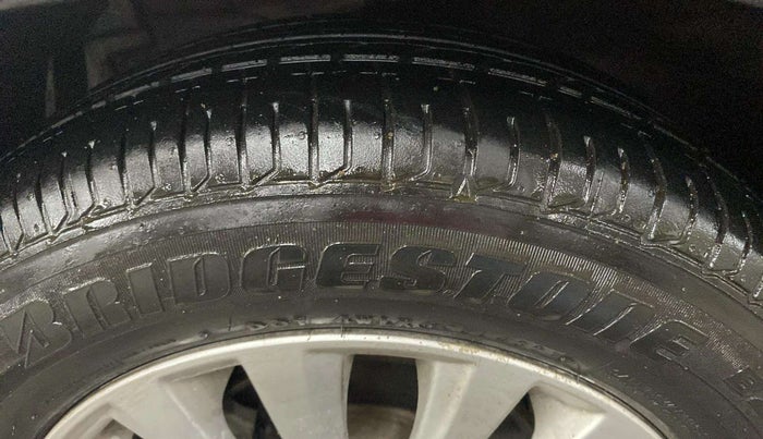 2014 Maruti Ciaz ZXI, Petrol, Manual, 57,105 km, Left Front Tyre Tread