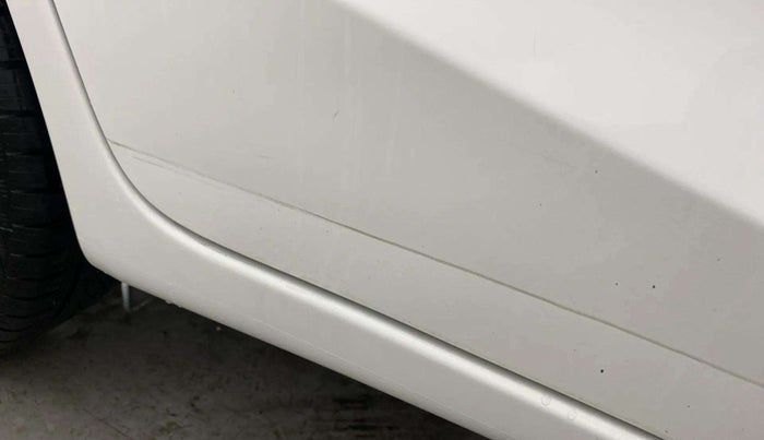 2015 Honda Brio VX AT, Petrol, Automatic, 47,270 km, Right rear door - Minor scratches