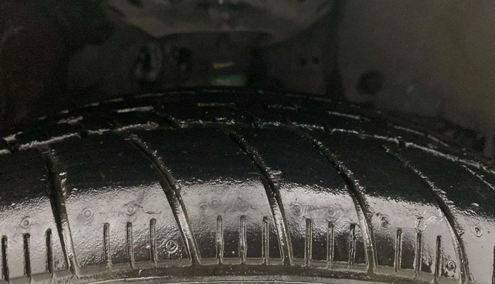 2015 Honda Brio VX AT, Petrol, Automatic, 47,270 km, Right Front Tyre Tread