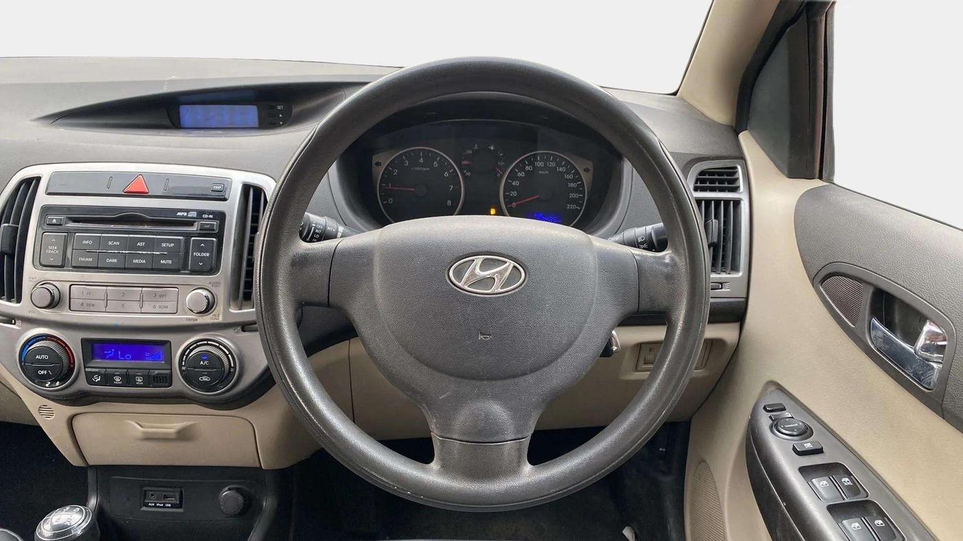 2013 Hyundai i20 MAGNA 1.2, Petrol, Manual, 58,432 km, Steering Wheel Close Up
