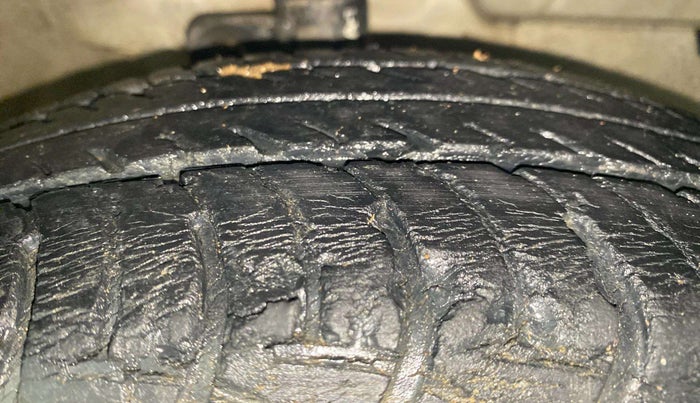 2016 Maruti Celerio VXI AMT, Petrol, Automatic, 26,778 km, Right Front Tyre Tread