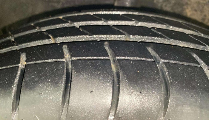 2014 Hyundai Xcent S AT 1.2, Petrol, Automatic, 83,759 km, Left Front Tyre Tread