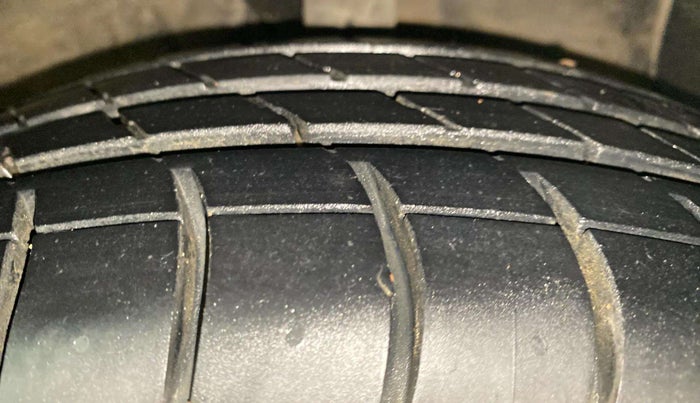 2014 Hyundai Xcent S AT 1.2, Petrol, Automatic, 83,759 km, Right Front Tyre Tread