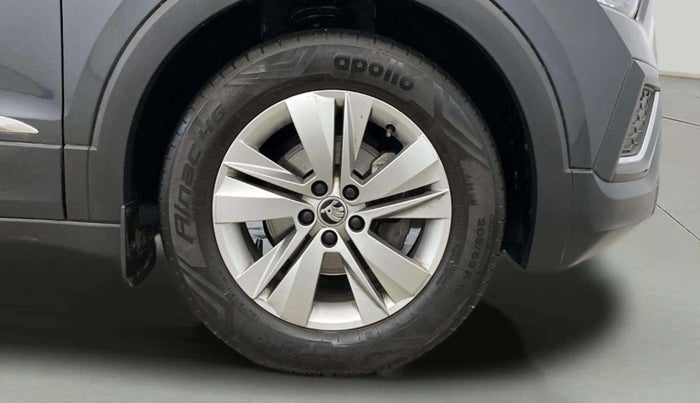2022 Skoda KUSHAQ ACTIVE 1.0L TSI MT, Petrol, Manual, 18,743 km, Right Front Wheel