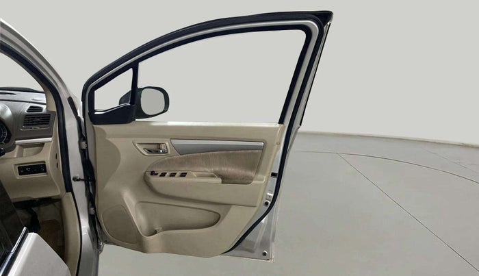 2015 Maruti Ertiga VXI CNG, CNG, Manual, 64,786 km, RHS Front Door