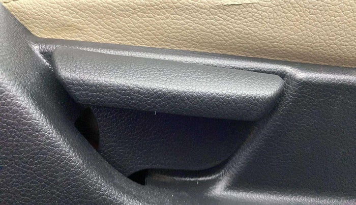 2018 Hyundai Eon ERA +, Petrol, Manual, 70,909 km, Driver Side Adjustment Panel