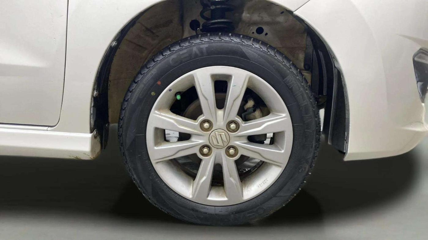 2013 Maruti Wagon R Stingray VXI, Petrol, Manual, 54,942 km, Right Front Wheel