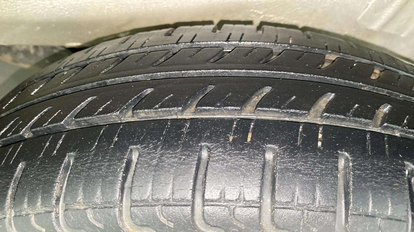 2013 Maruti Wagon R Stingray VXI, Petrol, Manual, 54,942 km, Left Rear Tyre Tread