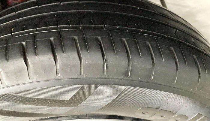 2019 Hyundai VENUE S 1.2, Petrol, Manual, 14,809 km, Right Rear Tyre Tread