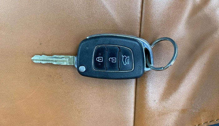 2022 Hyundai VENUE S 1.2, Petrol, Manual, 54,141 km, Key Close Up