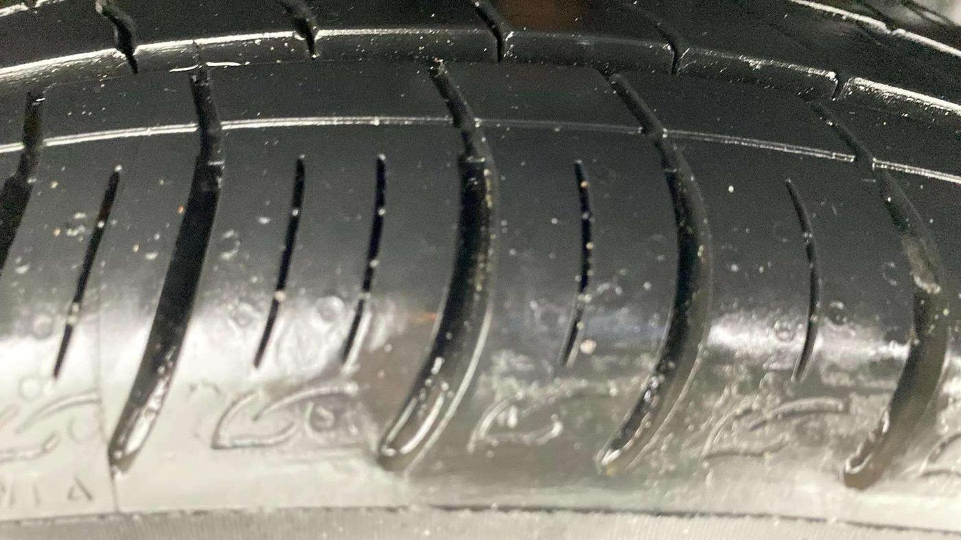 2018 Volkswagen Ameo HIGHLINE PLUS 1.5L AT 16 ALLOY, Diesel, Automatic, 26,134 km, Left Rear Tyre Tread