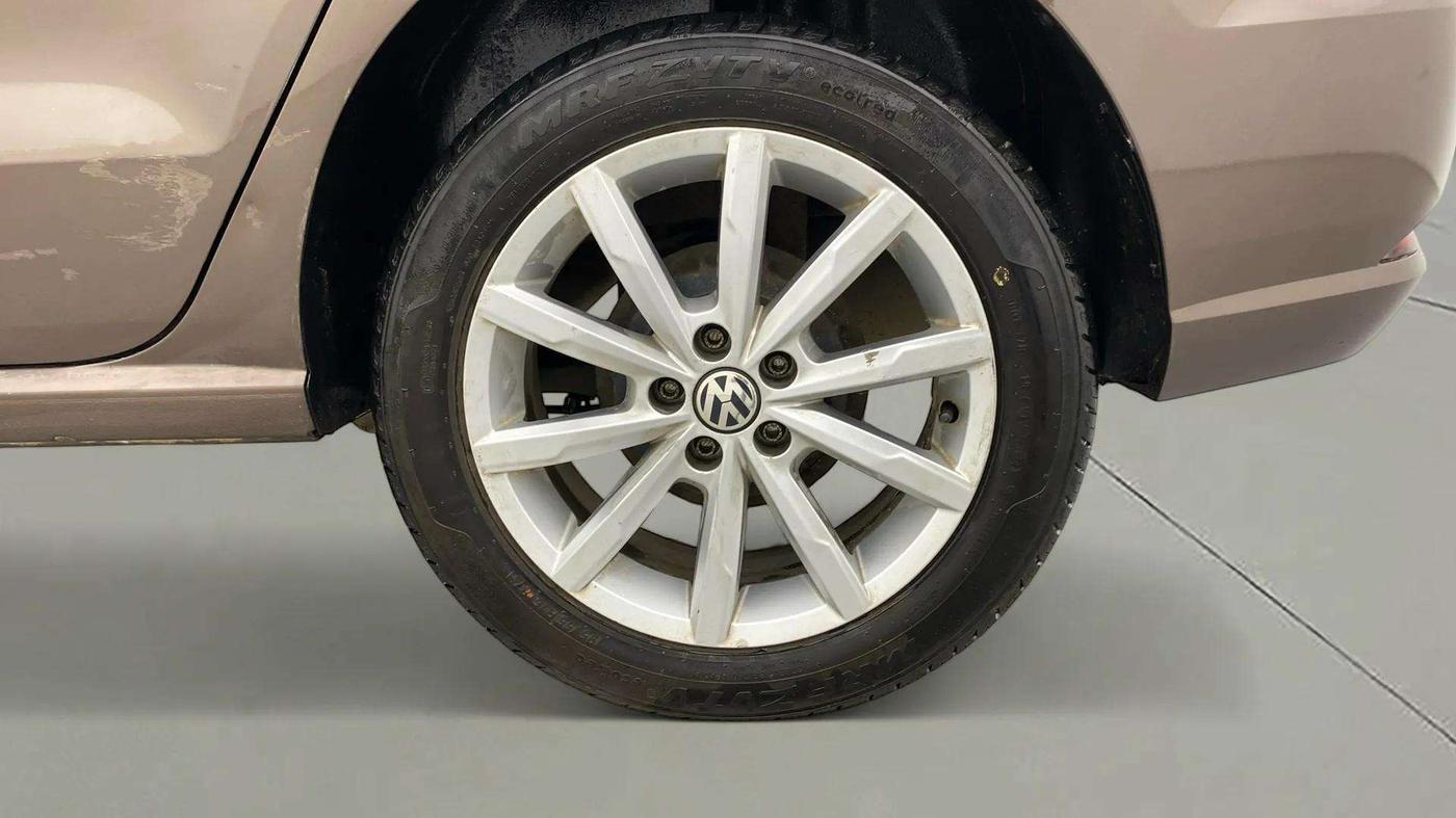 2018 Volkswagen Ameo HIGHLINE PLUS 1.5L AT 16 ALLOY, Diesel, Automatic, 26,134 km, Left Rear Wheel