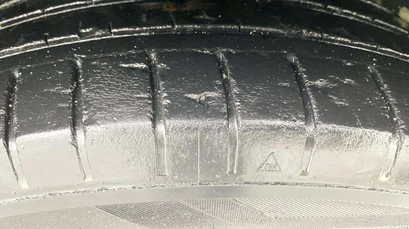 2018 Volkswagen Ameo HIGHLINE PLUS 1.5L AT 16 ALLOY, Diesel, Automatic, 26,134 km, Right Front Tyre Tread
