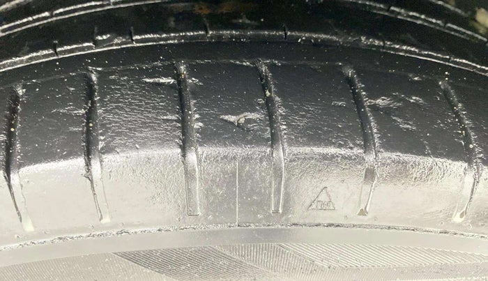2018 Volkswagen Ameo HIGHLINE PLUS 1.5L AT 16 ALLOY, Diesel, Automatic, 26,134 km, Right Front Tyre Tread