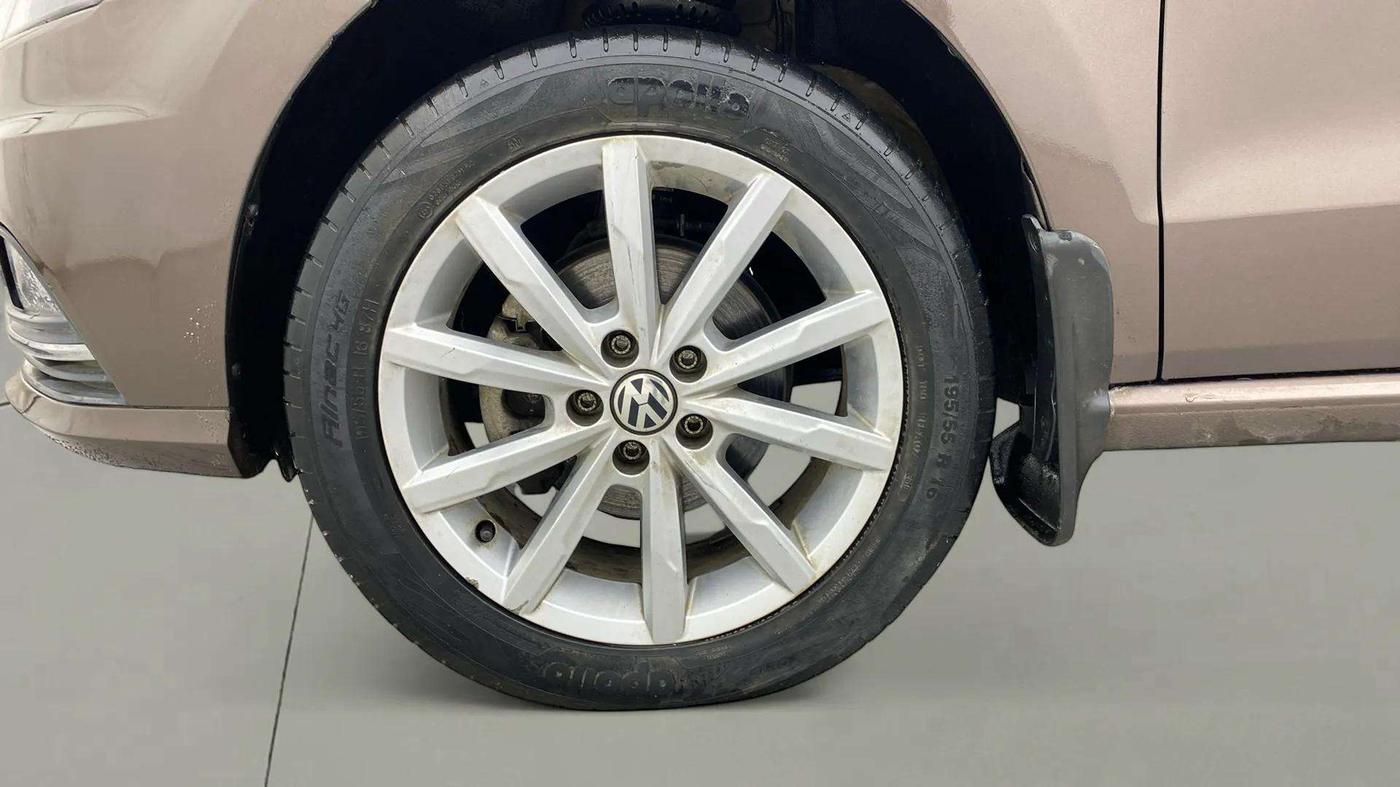 2018 Volkswagen Ameo HIGHLINE PLUS 1.5L AT 16 ALLOY, Diesel, Automatic, 26,134 km, Left Front Wheel