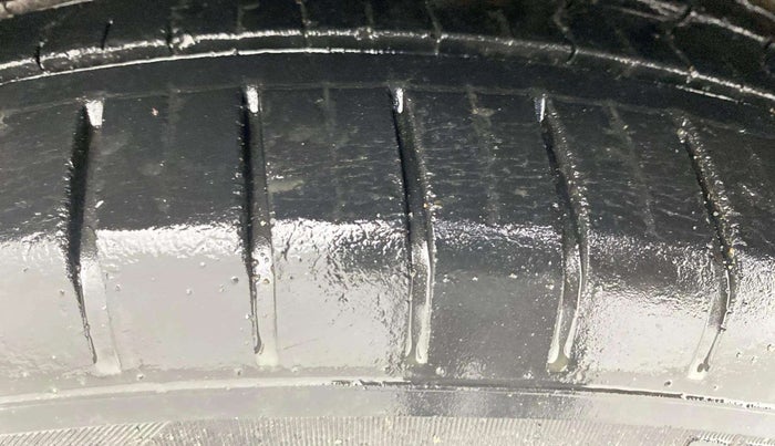 2018 Volkswagen Ameo HIGHLINE PLUS 1.5L AT 16 ALLOY, Diesel, Automatic, 26,134 km, Left Front Tyre Tread