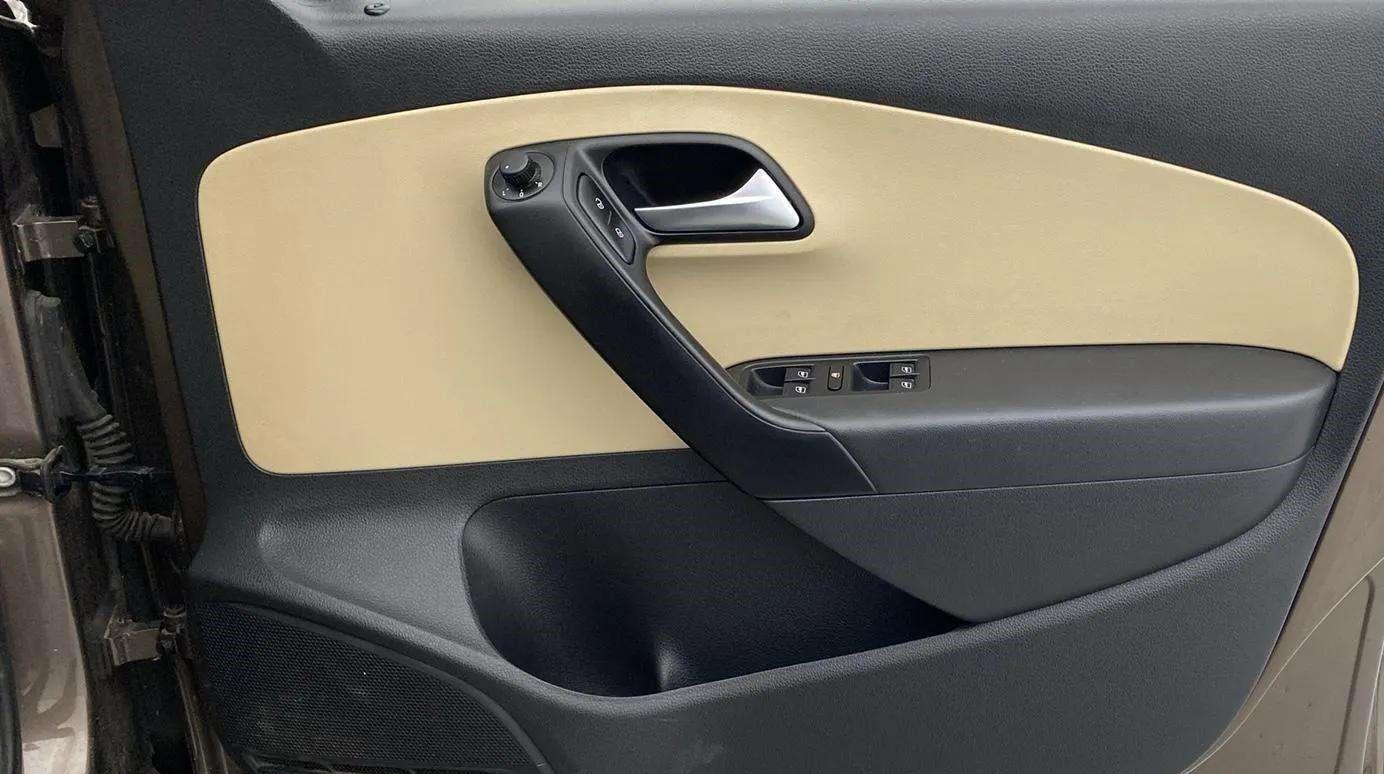 2018 Volkswagen Ameo HIGHLINE PLUS 1.5L AT 16 ALLOY, Diesel, Automatic, 26,134 km, Driver Side Door Panels Control