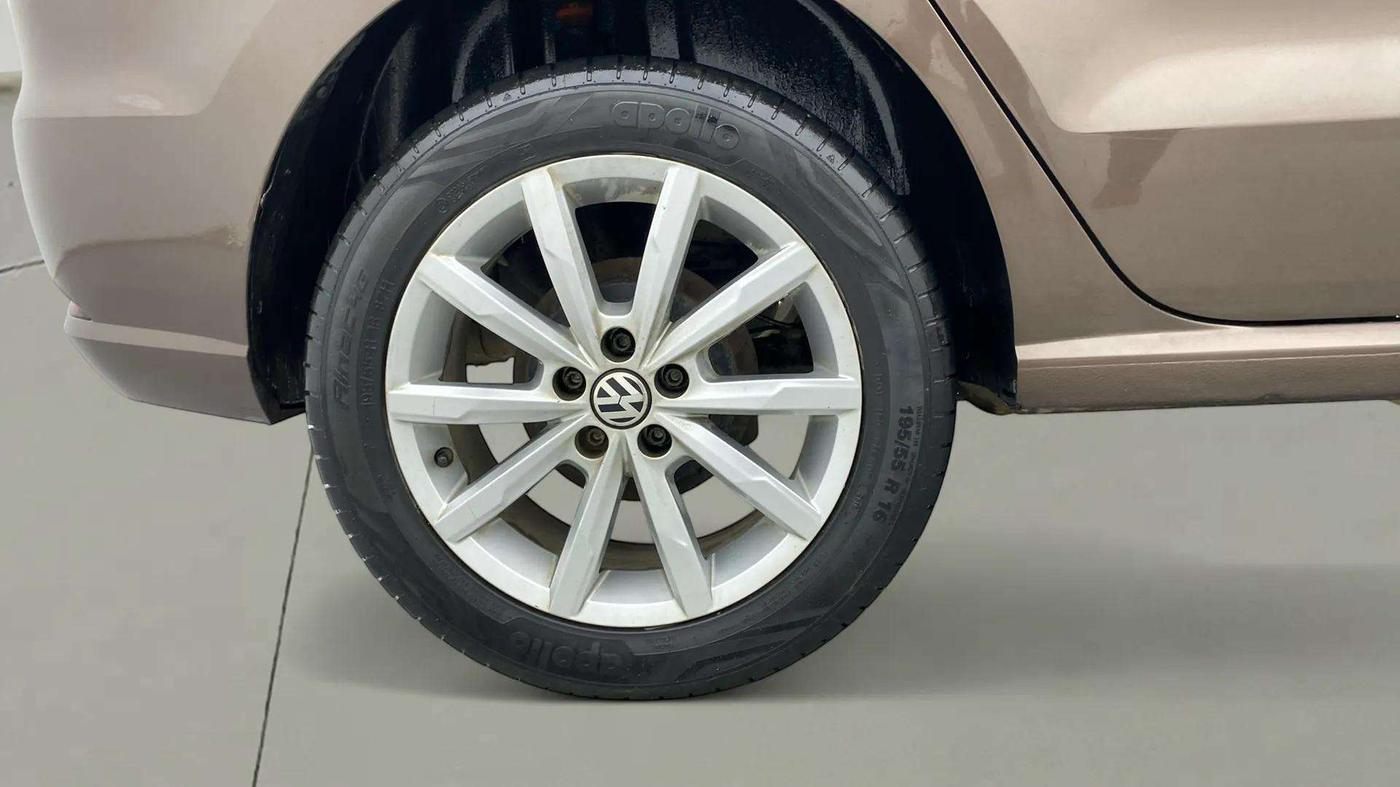 2018 Volkswagen Ameo HIGHLINE PLUS 1.5L AT 16 ALLOY, Diesel, Automatic, 26,134 km, Right Rear Wheel