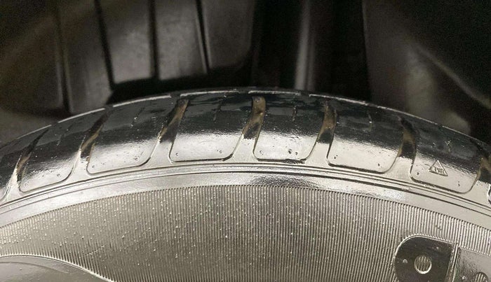 2020 Maruti Swift VXI, Petrol, Manual, 45,808 km, Right Front Tyre Tread