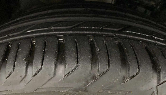 2019 Jeep Compass LIMITED PLUS PETROL AT, Petrol, Automatic, 73,437 km, Left Front Tyre Tread