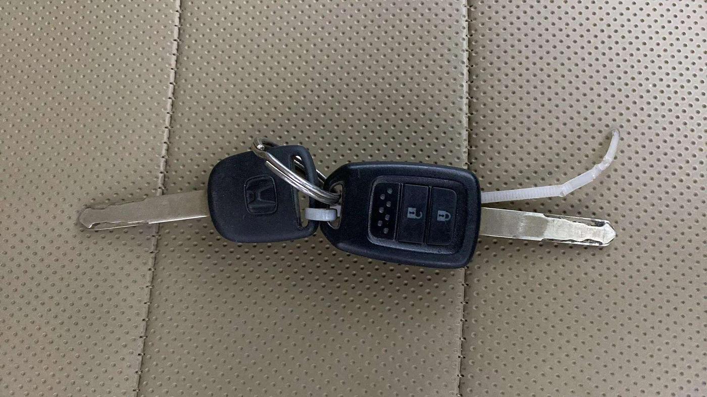 2021 Honda Amaze 1.2L I-VTEC S CVT, Petrol, Automatic, 50,221 km, Key Close Up