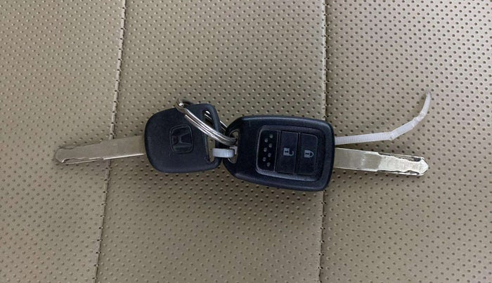 2021 Honda Amaze 1.2L I-VTEC S CVT, Petrol, Automatic, 50,221 km, Key Close Up