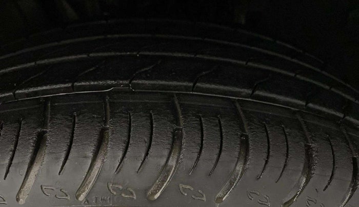 2021 Nissan MAGNITE XL, Petrol, Manual, 8,742 km, Left Front Tyre Tread