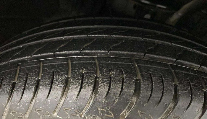 2021 Nissan MAGNITE XL, Petrol, Manual, 8,742 km, Right Front Tyre Tread
