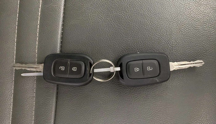 2021 Nissan MAGNITE XL, Petrol, Manual, 8,742 km, Key Close Up
