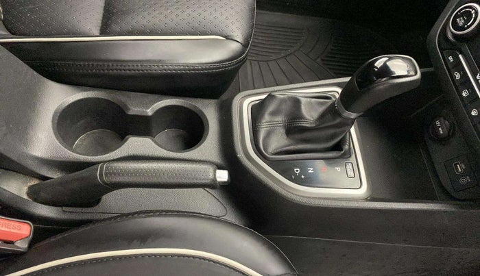 2016 Hyundai Creta SX PLUS AT 1.6 PETROL, Petrol, Automatic, 82,798 km, Pedals