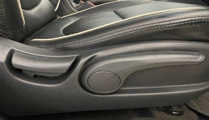 2016 Hyundai Creta SX PLUS AT 1.6 PETROL, Petrol, Automatic, 82,798 km, Driver Side Adjustment Panel
