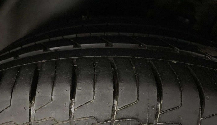 2016 Hyundai Creta SX PLUS AT 1.6 PETROL, Petrol, Automatic, 82,798 km, Left Rear Tyre Tread