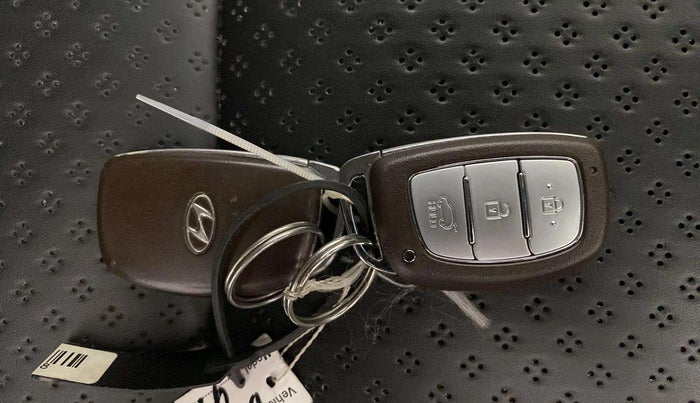 2016 Hyundai Creta SX PLUS AT 1.6 PETROL, Petrol, Automatic, 82,798 km, Key Close Up